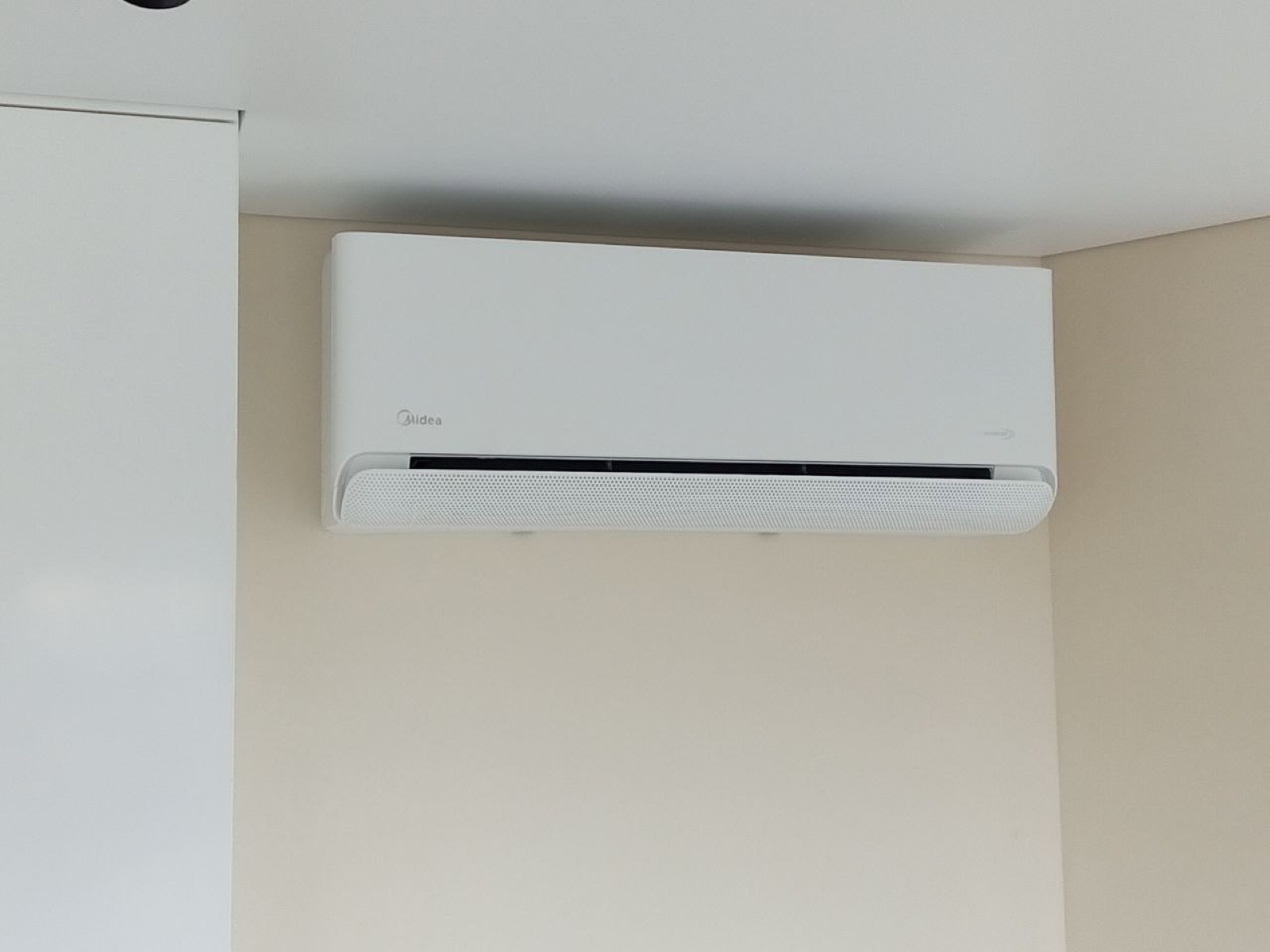 Midea Breezeless — квартира
